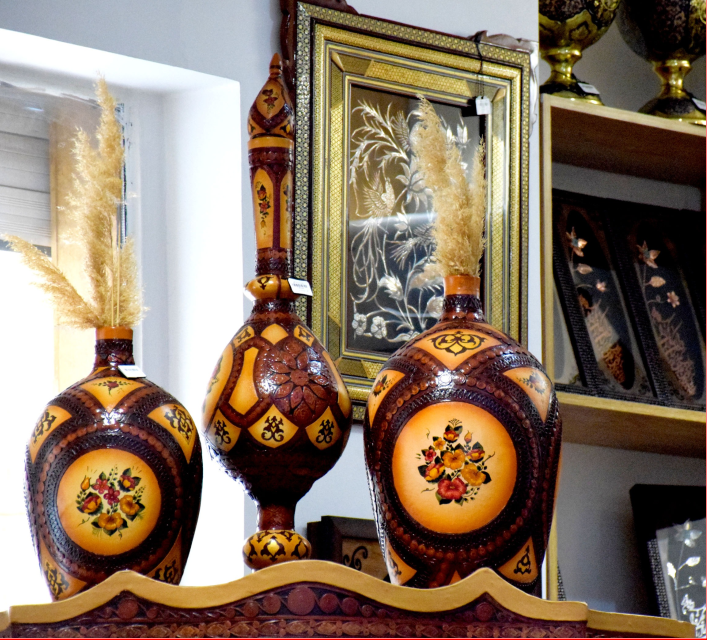 گلدان چرمی نقاشی‌شده